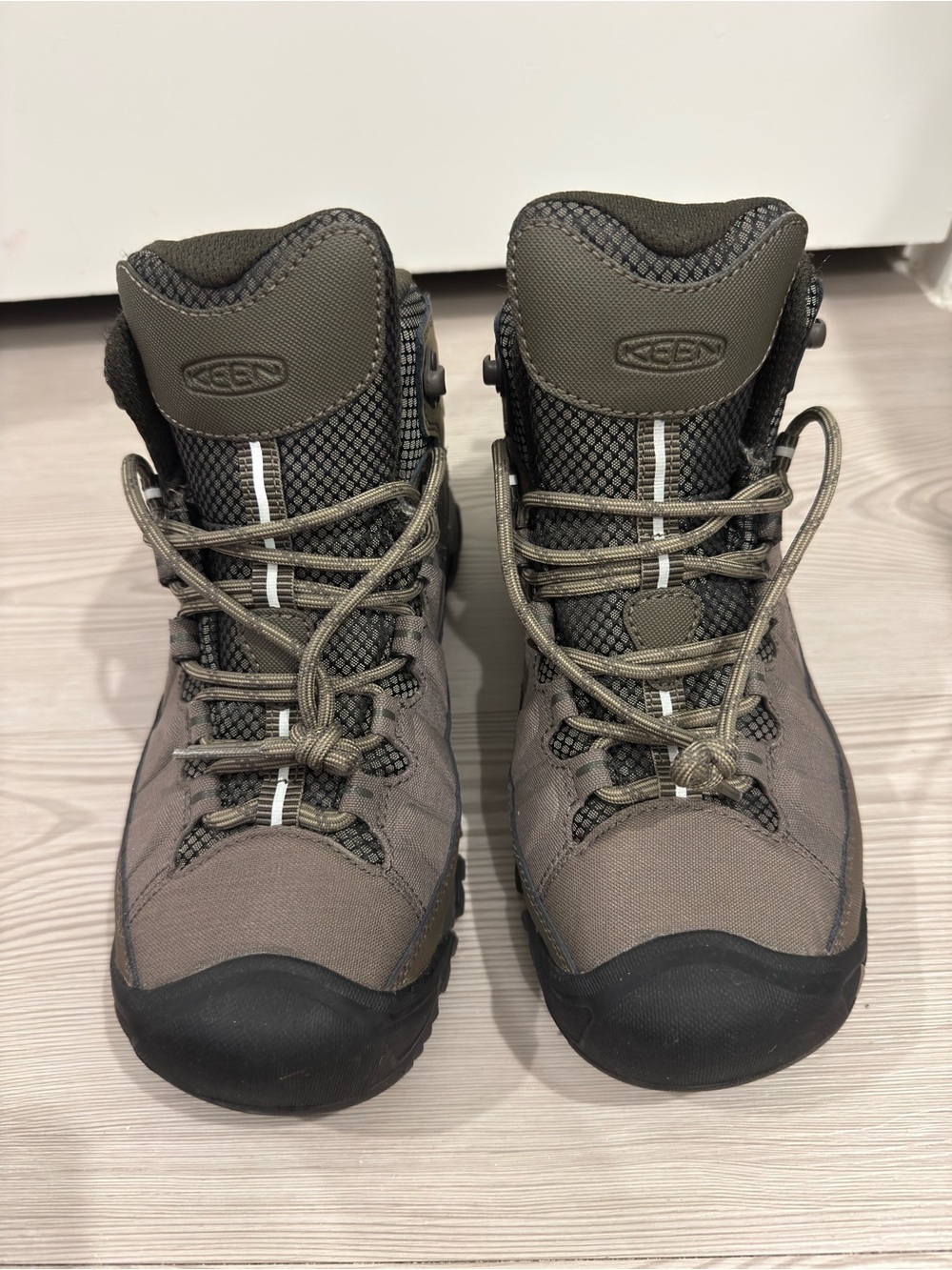 Keen Men's Taupe and Black Hiking Boots